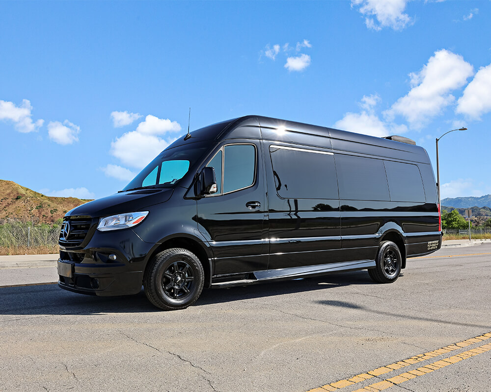 black sprinter forward 01